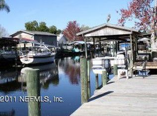83 Carefree Dr, Welaka, FL 32193