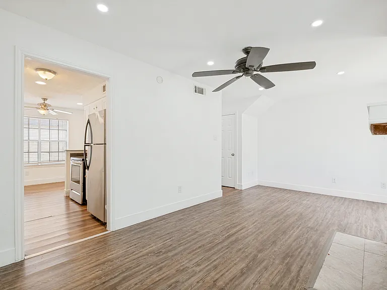 4624 San Jacinto St #B — Photo 1
