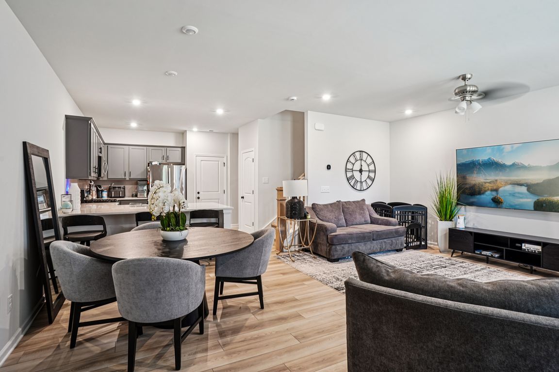 next background image