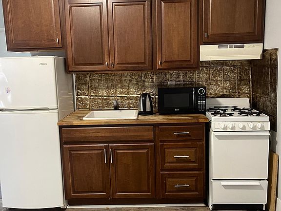 3rd image of 401 S Quince St Floor 1
