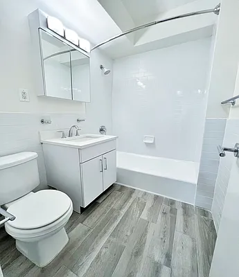 Rented by Manhattan Realty Group | media 6