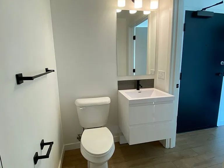 Welcome to Lakeview! - Live in Luxury & Style in the heart of Eastlake — Photo 37
