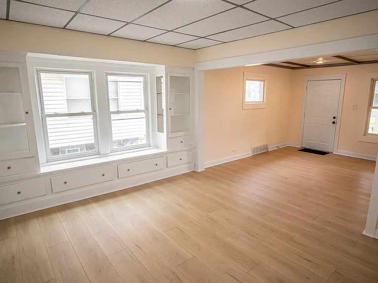 9105 Bancroft Ave — Photo 18