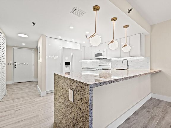 3rd image of 2625 Collins Ave #3009