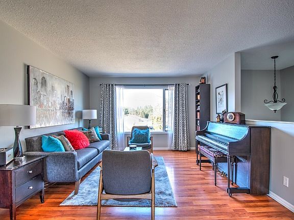 2nd image of 3429 Larch Dr