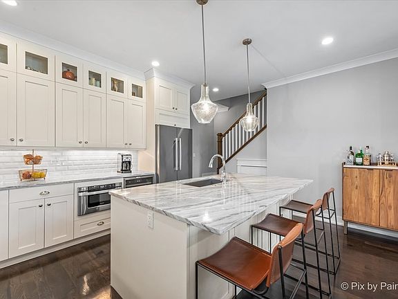 4th image of 4007 N Paulina St APT 4N
