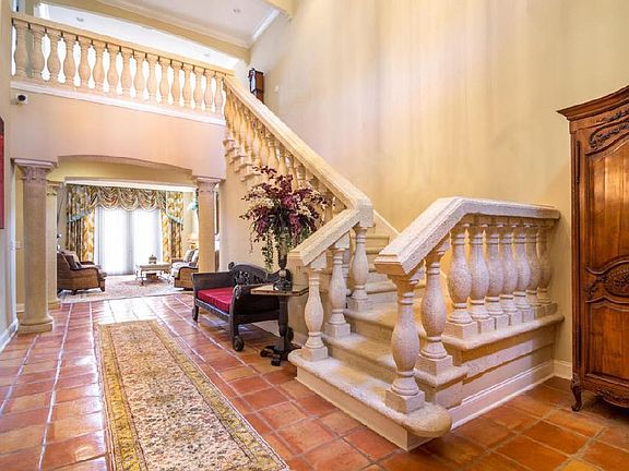 Breathtaking 2 story entrance