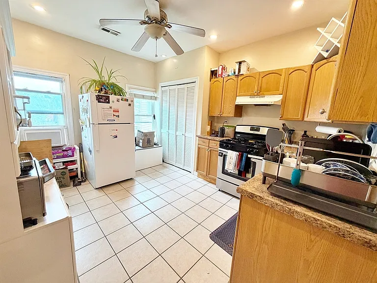 84 Webster St #3 — Photo 4