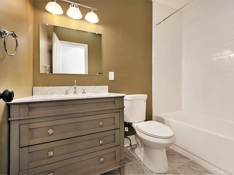2828 Summit St — Photo 22
