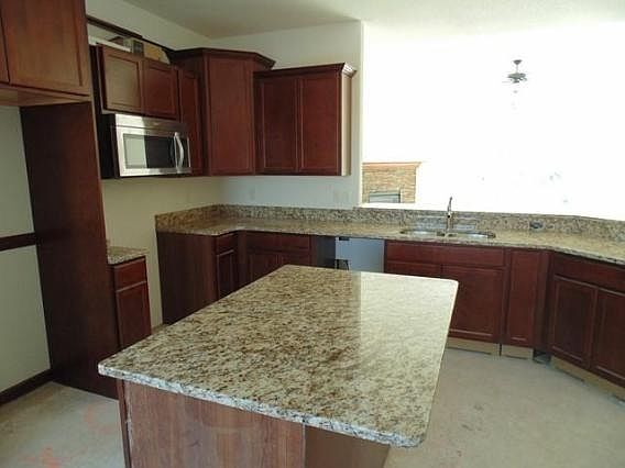 4th image of N109W14553 Preserve Heights Ct