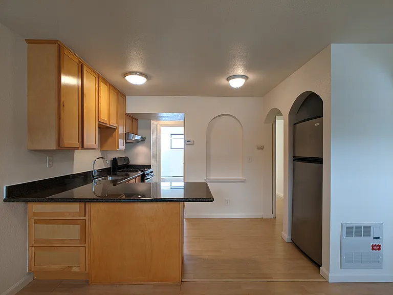 1932 Hearst Ave — Photo 13