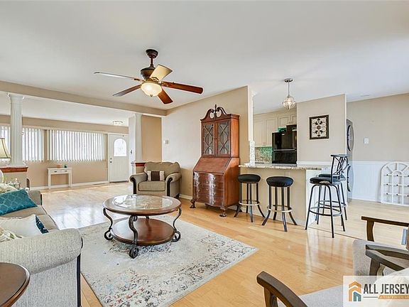 5th image of 26 Winant Rd