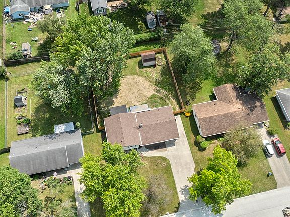 3rd image of 6902 Sunland Dr