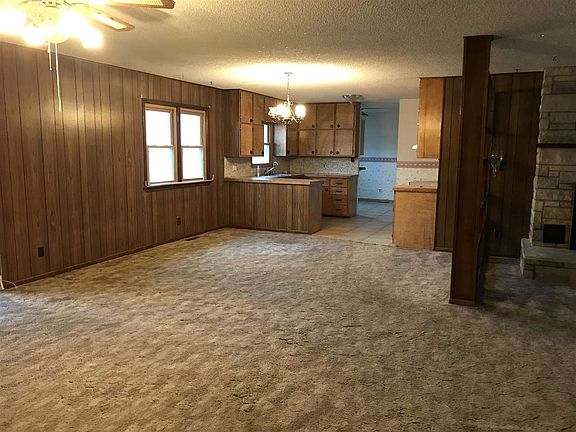 4th image of 10 E Woodland Dr