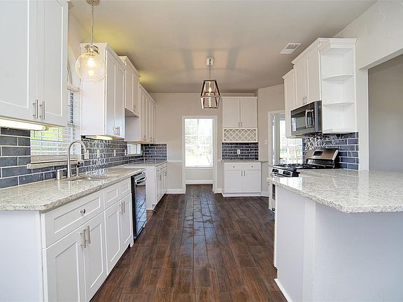 3rd image of 605 Kimberly Dr