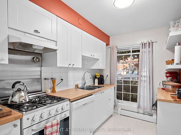 3rd image of 5 Arbour Glen Cres