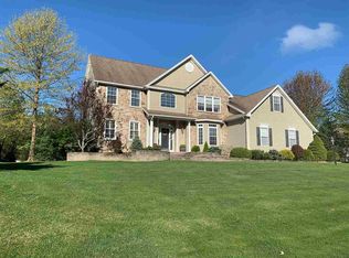 29 Wishing Well Ln, Rexford, NY 12148