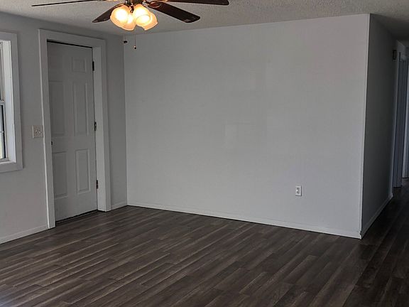 3rd image of 1001 SW Cannon Creek Dr