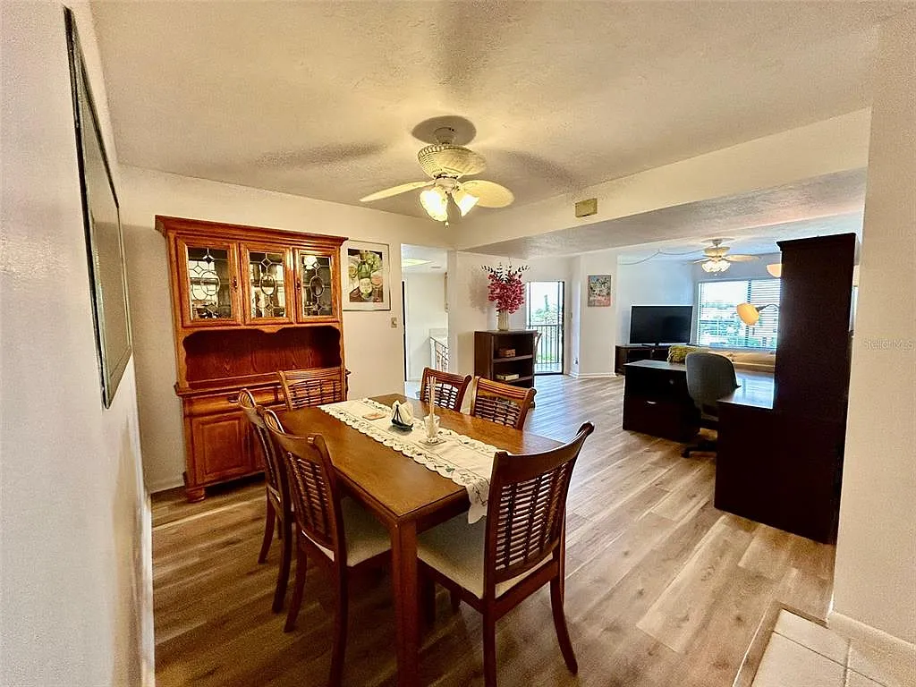 1 bed, 1.0 bath, 1076 sqft, $1,700 — Photo 2