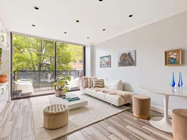 180 Woodpoint Rd APT 1L, Brooklyn, NY 11211