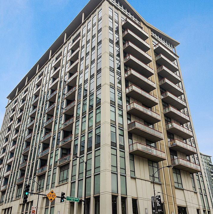 1st image of 740 W Fulton St APT 1101