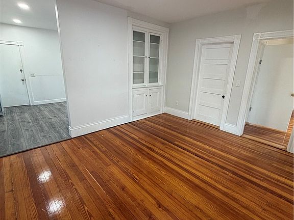 5th image of 19 Manning St 1