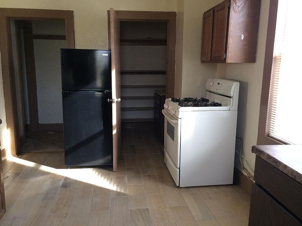 Kitchen stove, refrigerator and pantry