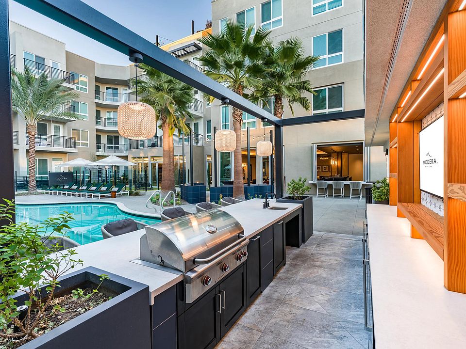 Modera Pomona features a grilling area near the pool, perfect for outdoor meals and relaxation.