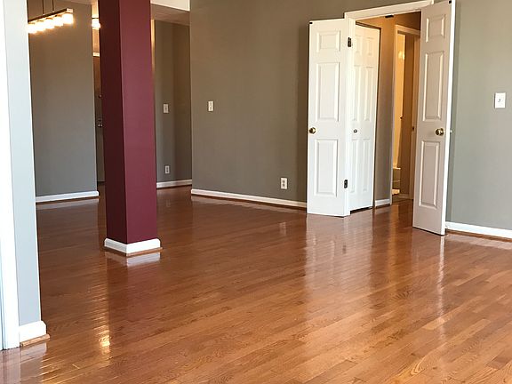 living/master bedrm hallway