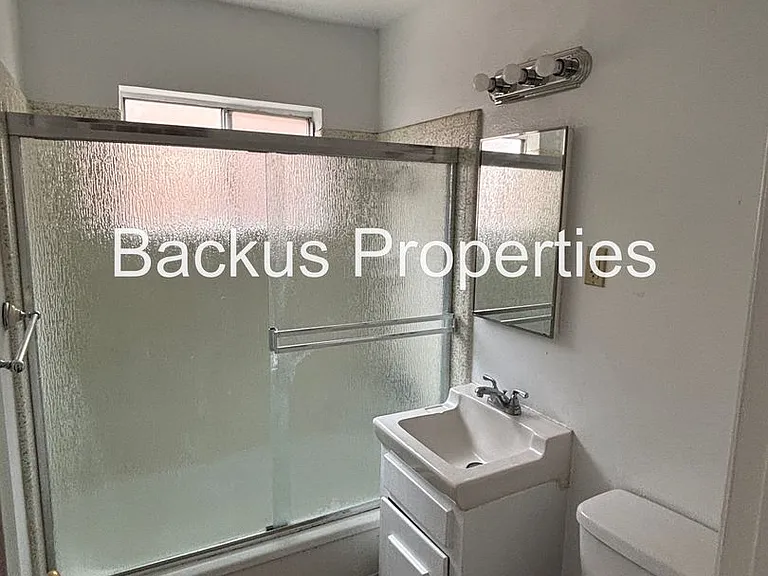 922 Lupin Dr — Photo 10