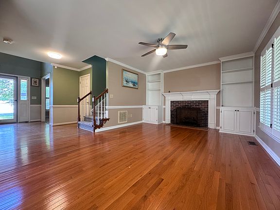 3rd image of 801 Driftwood Dr