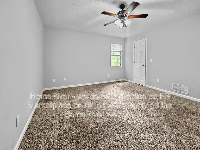 555 Browning Cir — Photo 11