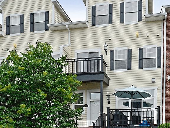 3rd image of 1589 Niles Ave