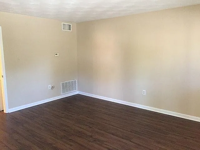 2100 Kavanaugh Boulevard — Photo 2
