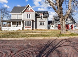 907 11th St, Marion, IA 52302