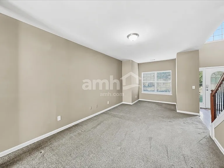 4975 Hopewell Manor Dr — Photo 8