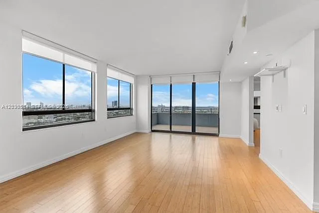 1330 West Ave #2207 — Photo 3