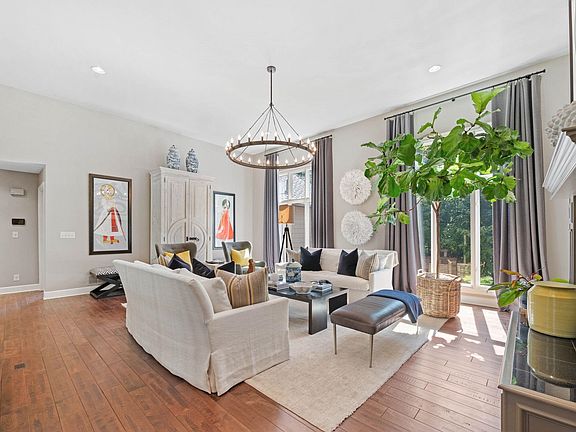 5th image of 21 N Scottsdale St