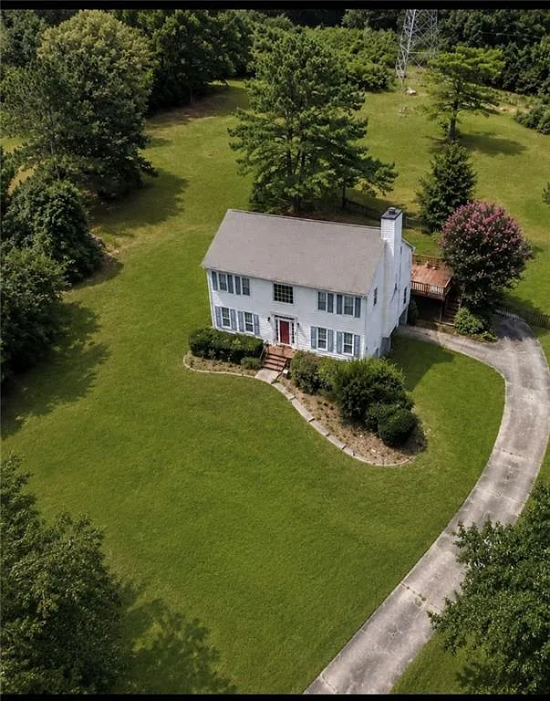 4 bed, 2.5 bath, 2464 sqft, $4,000 — Photo 1