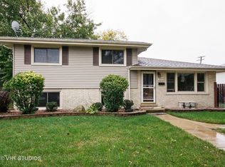 10435 Barnard Dr, Chicago Ridge, IL 60415