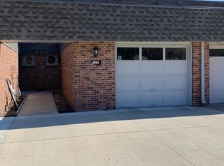 3582 Neerpark Dr, Lincoln, NE 68506