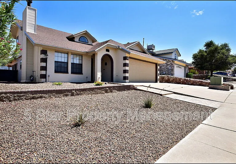 7229 Canyon Run Dr — Photo 1