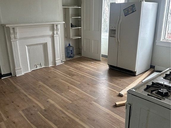 4th image of 436 Brownsville Rd