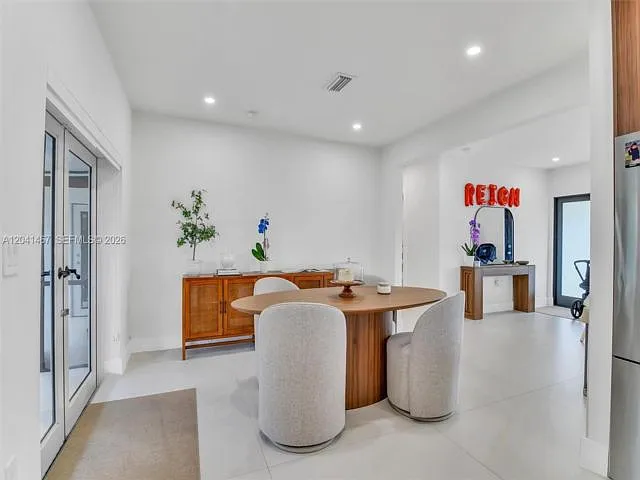 241 W 48th St — Photo 5