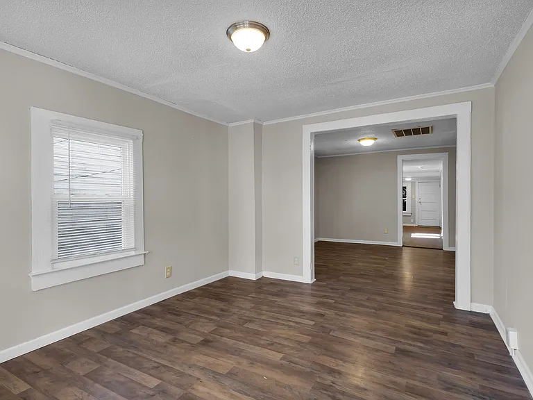 607 1st Ave — Photo 3