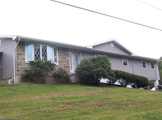 8504 Hollisterville Rd, Moscow, PA 18444