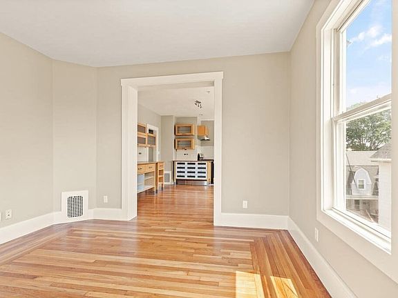 4th image of 59 Harwood St #3