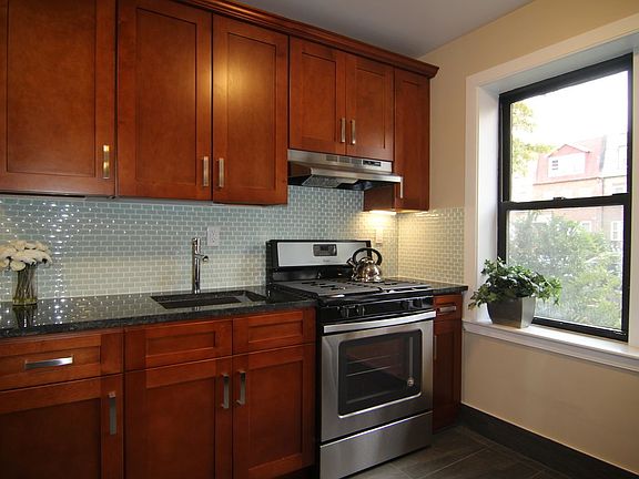 3rd image of 2034 31st St APT A8