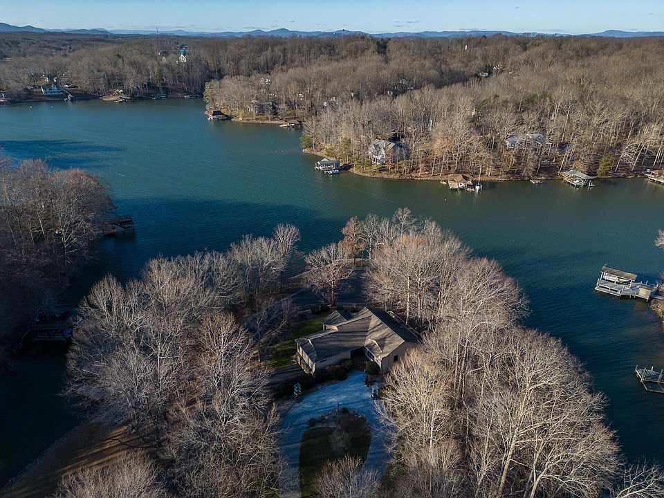 1st image of 113 Land Harbor Ln