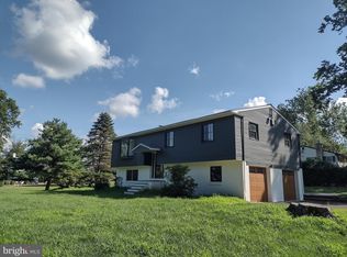 64 Bogle Dr, New Hope, PA 18938